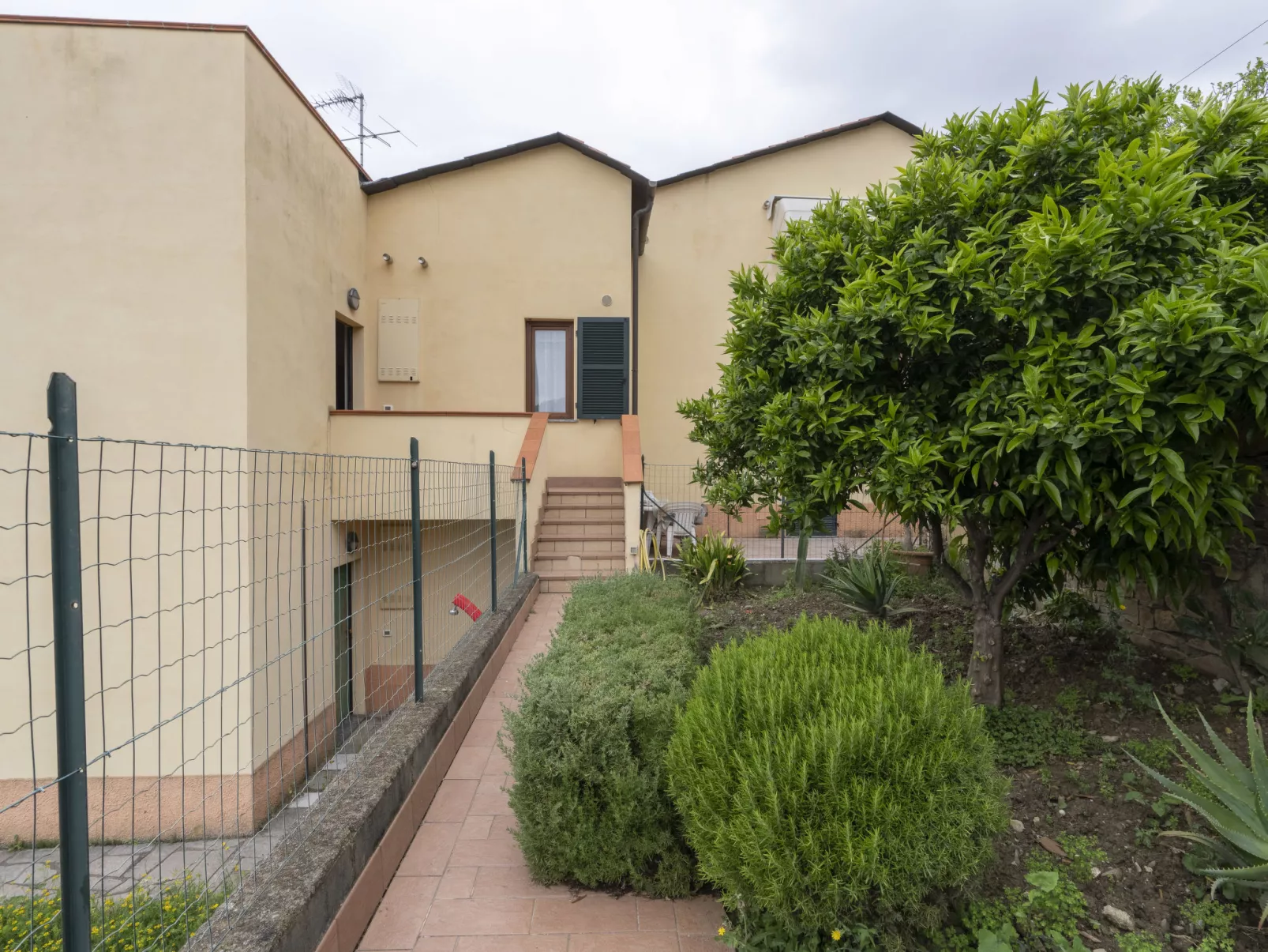 Vista Mare-Outside