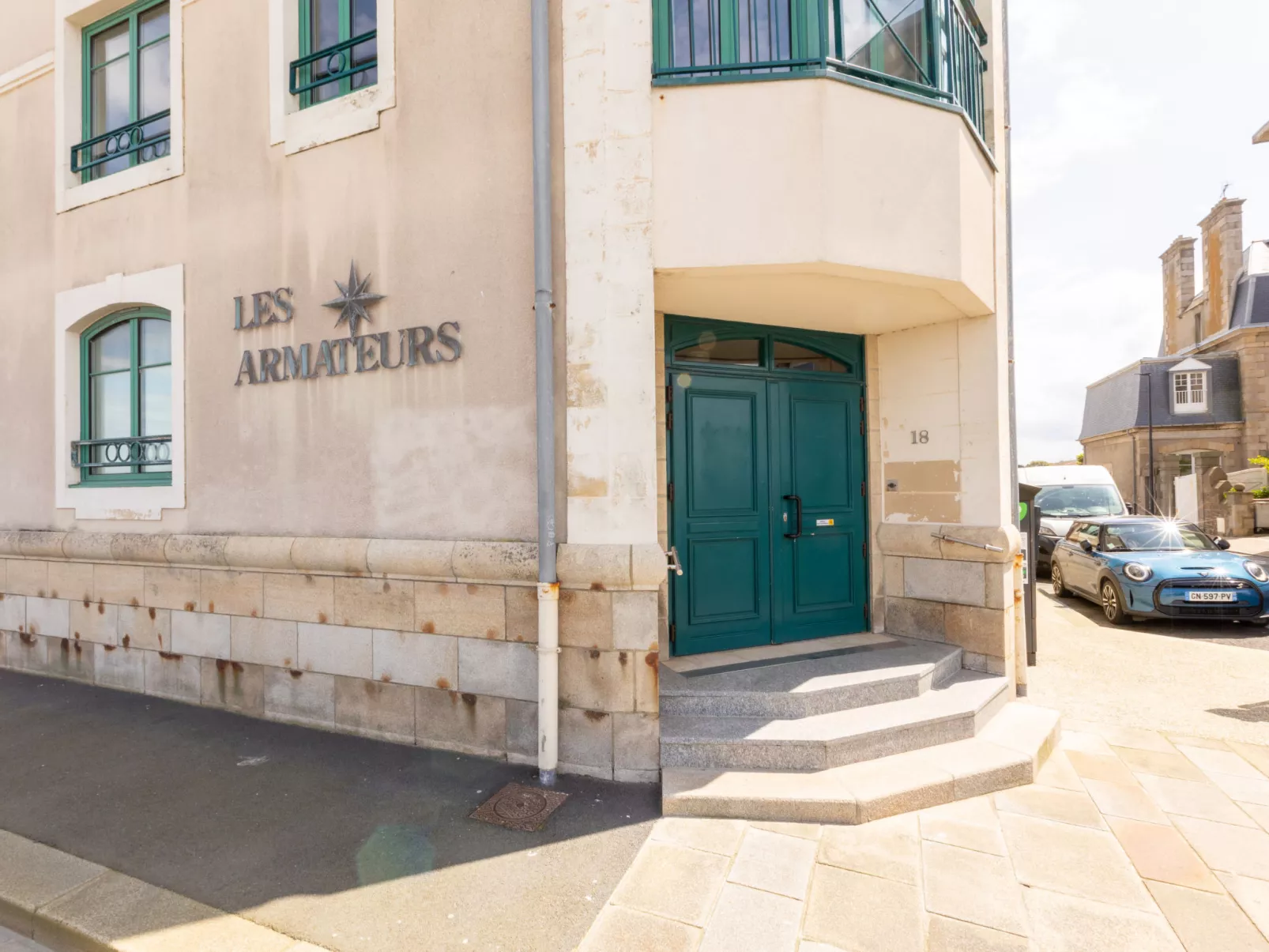 Les Armateurs-Outside