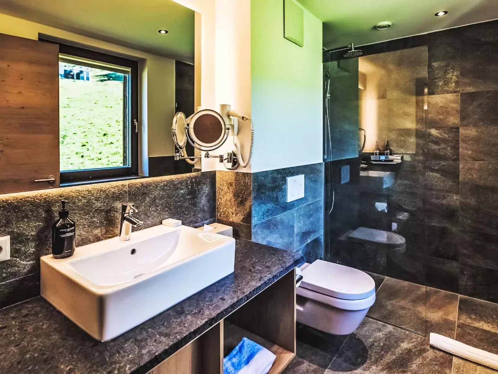 Penthouse Superior Plus-Inside