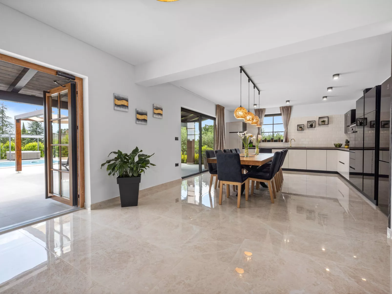 Villa Venezia-Inside