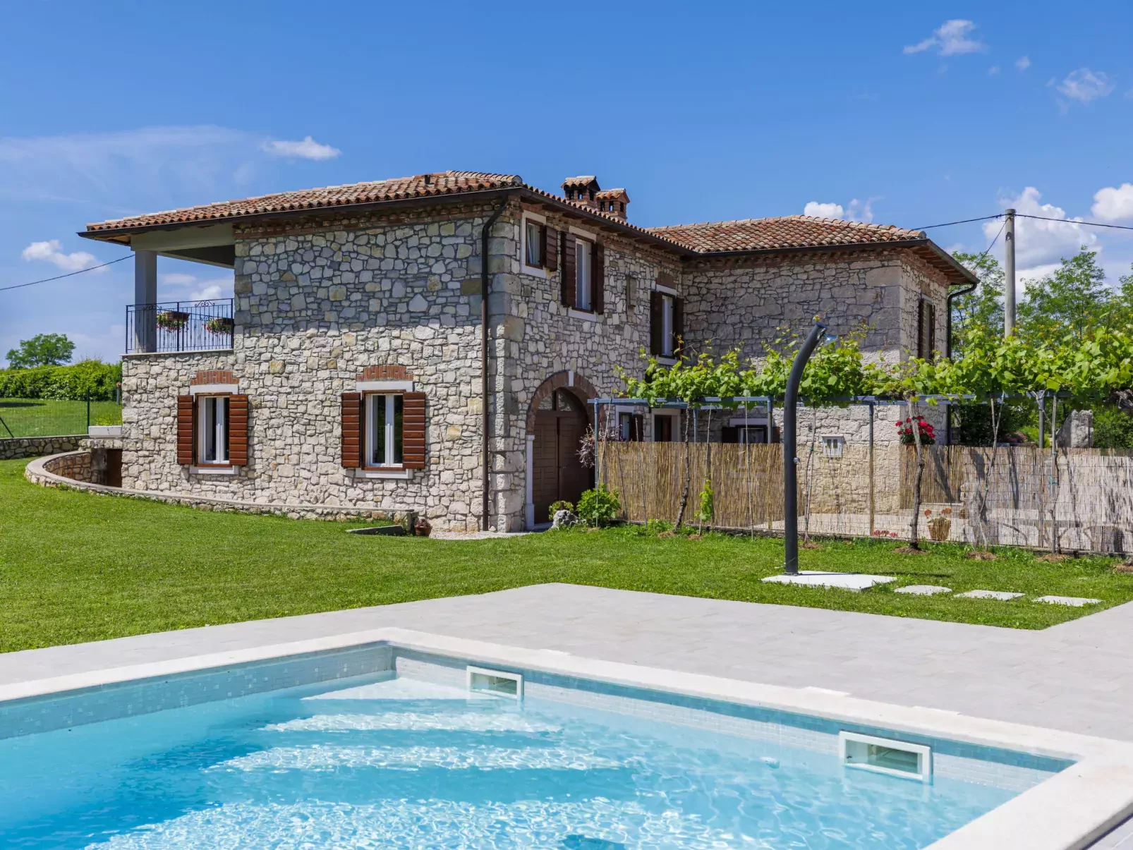 Old stone villa-Outside