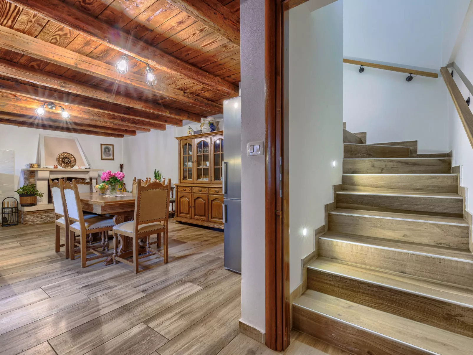 Old stone villa-Inside