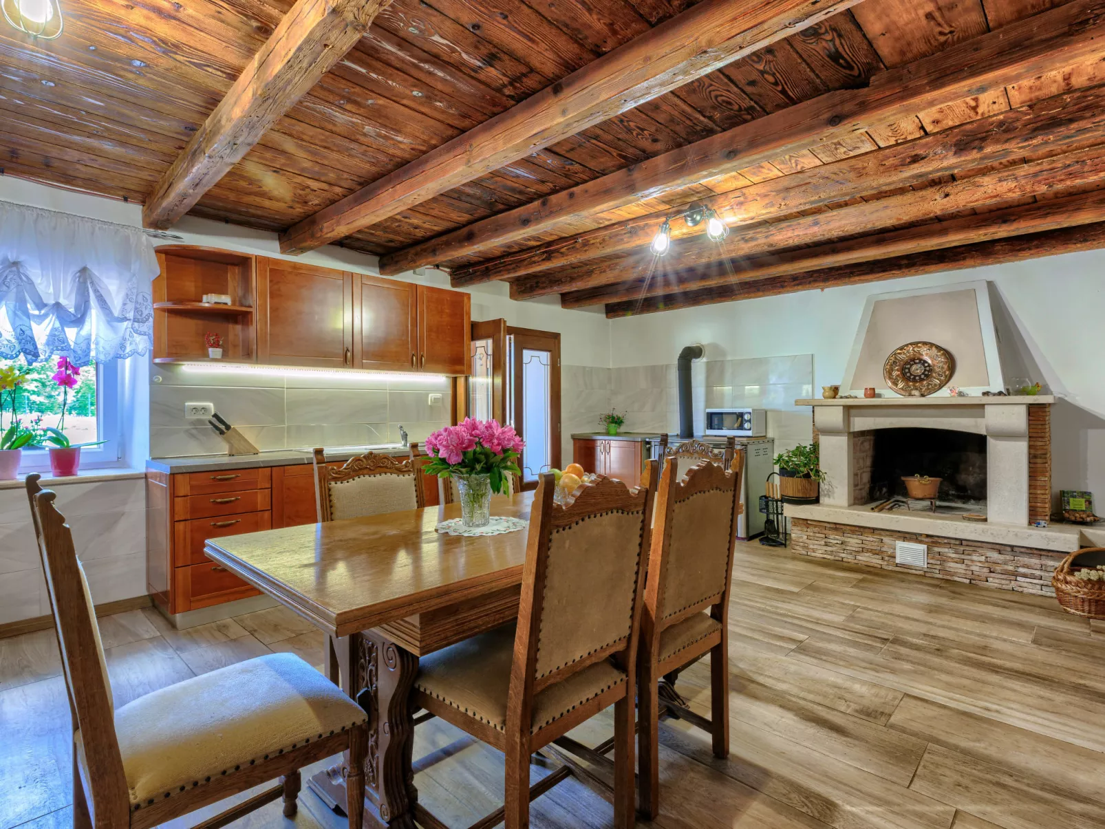 Old stone villa-Inside