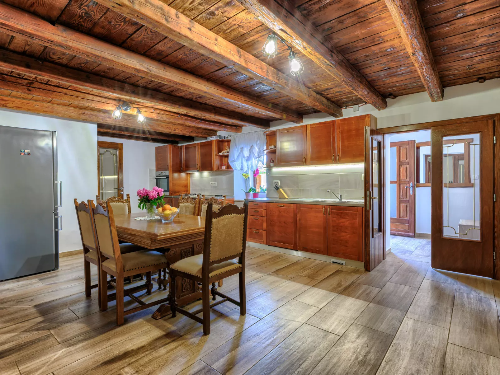 Old stone villa-Inside