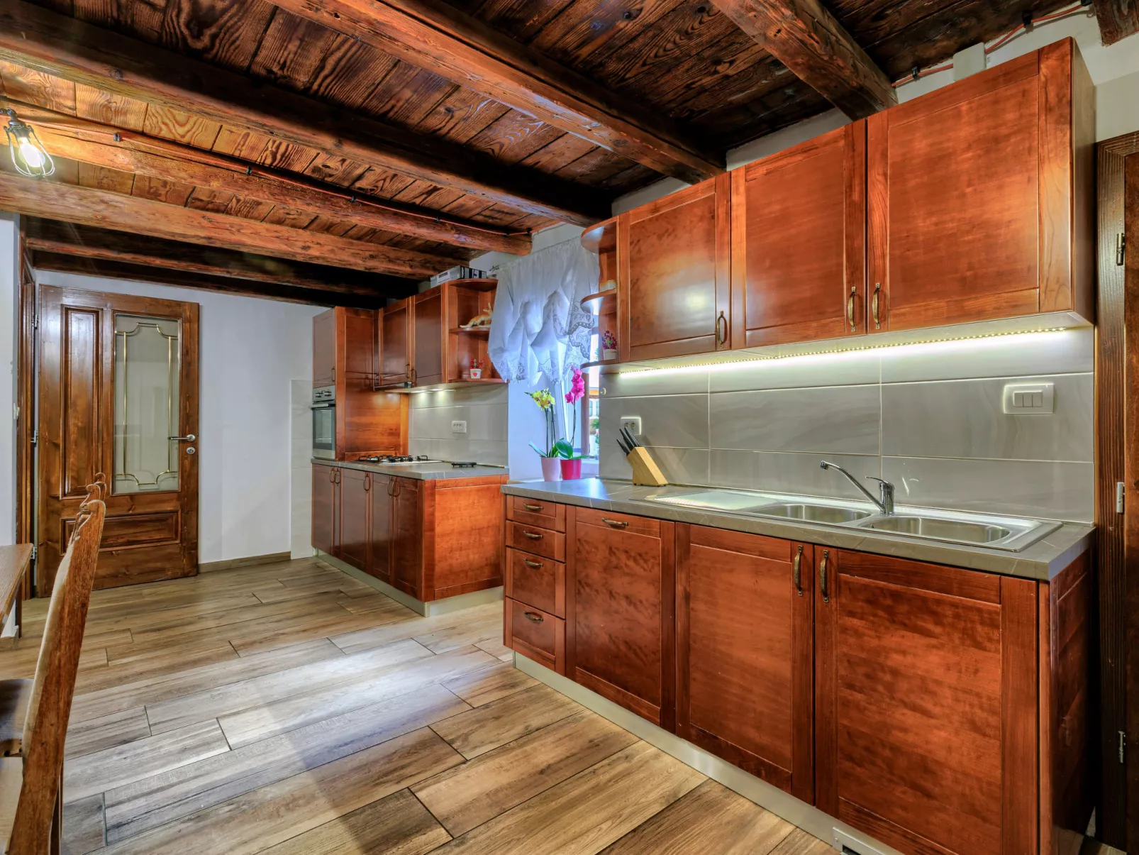 Old stone villa-Inside