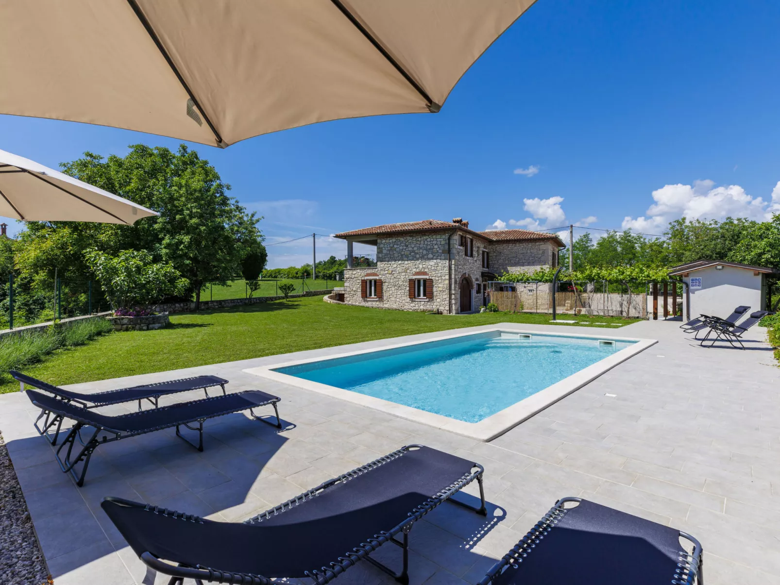 Old stone villa-Outside
