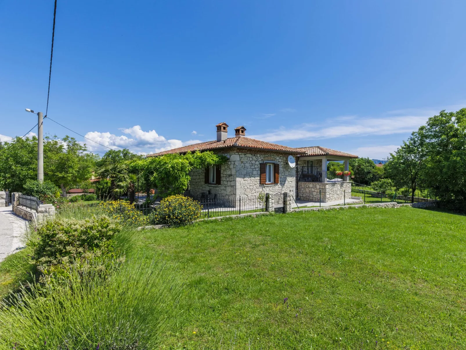 Old stone villa-Outside