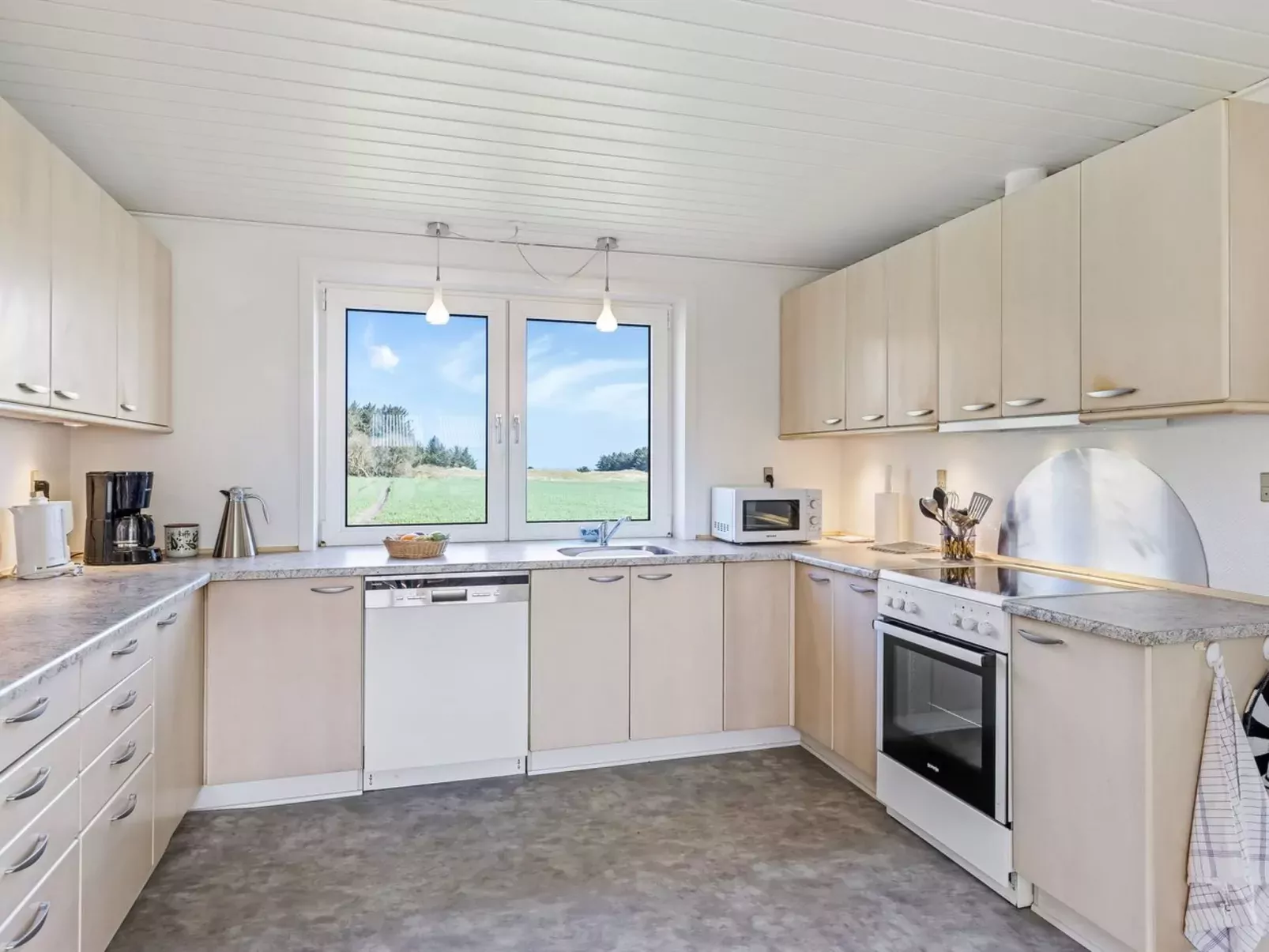 "Kerrin" - 1km from the sea-Drinnen
