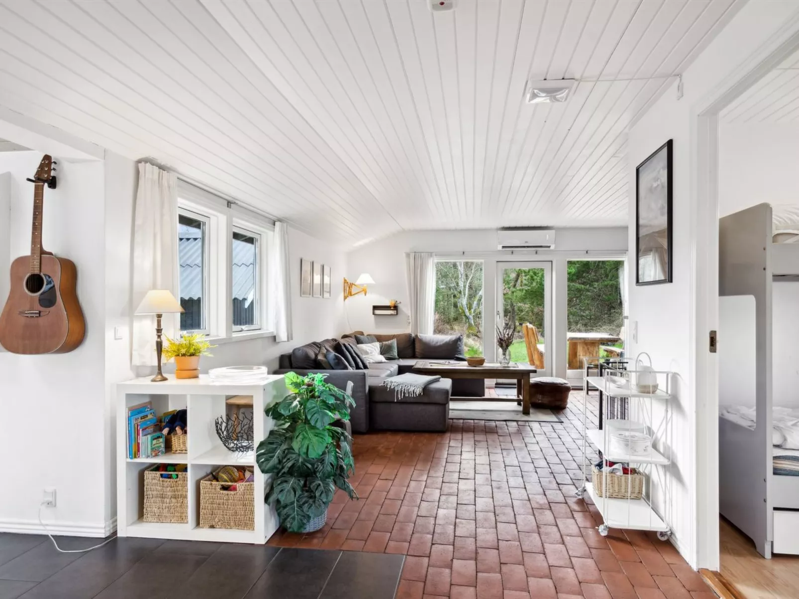 "Hermand" - 3.5km from the sea-Inside