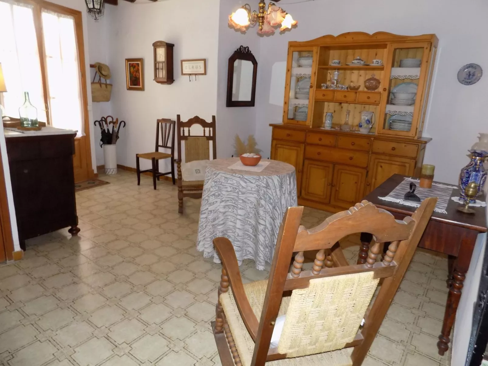 Ca sa padrina-Inside
