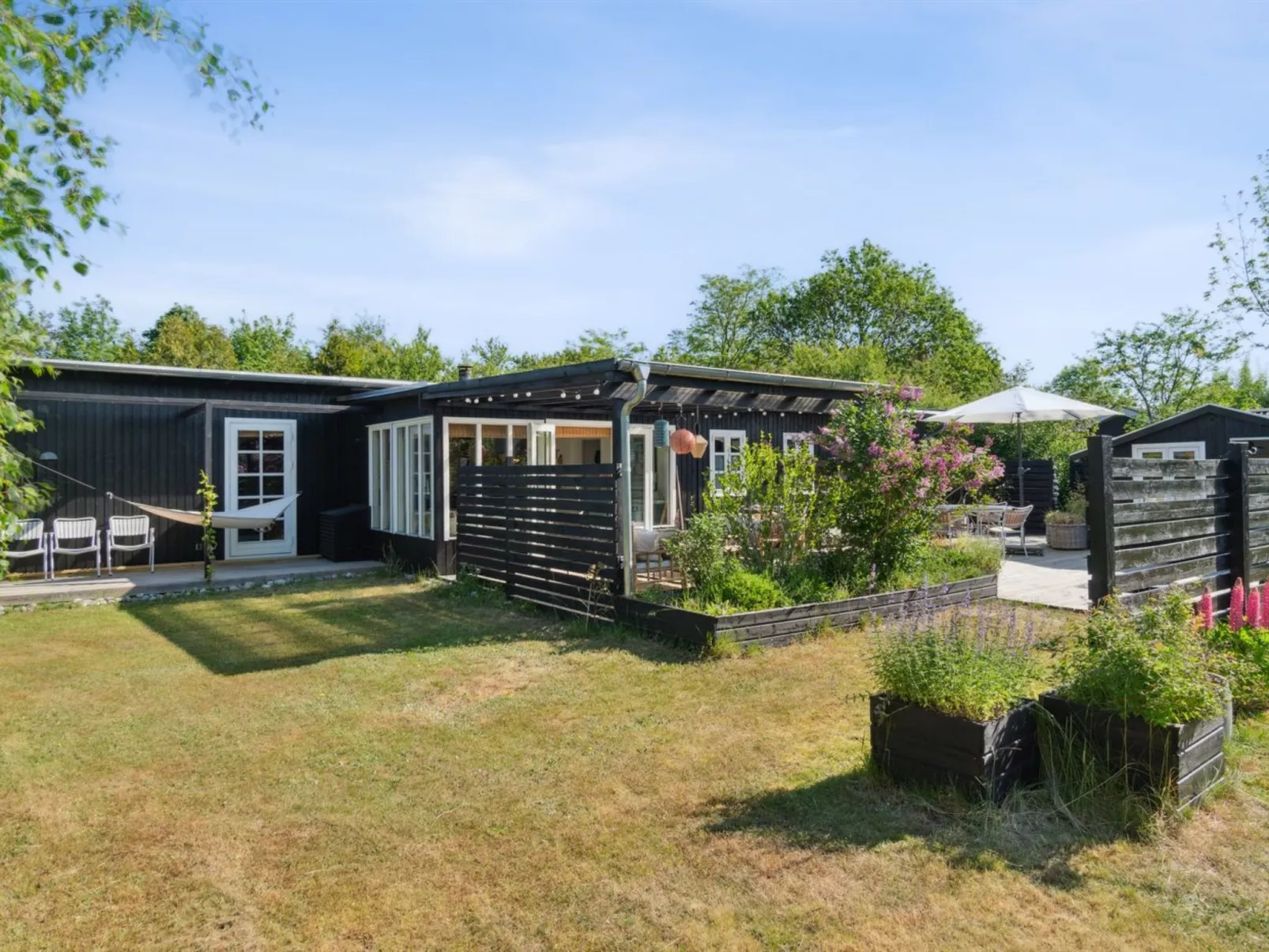 "Amitola" - 400m from the sea-Outside