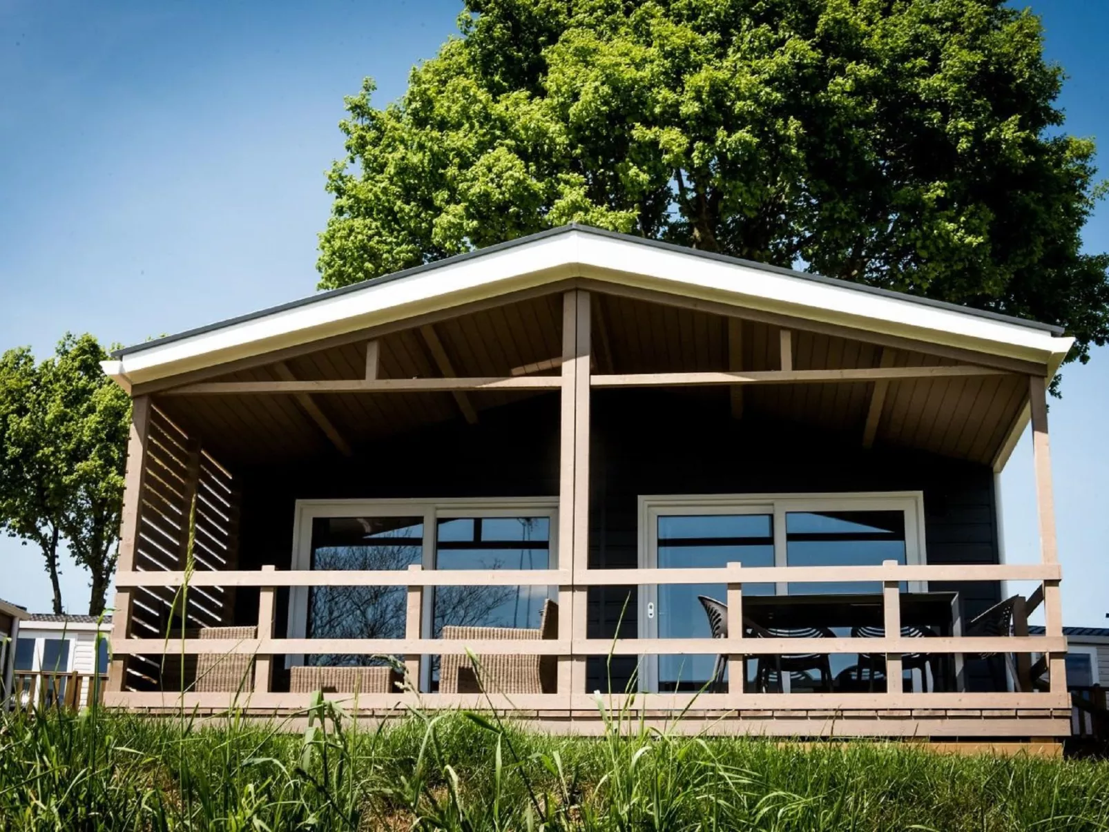 Grandeur Chalet-Dehors