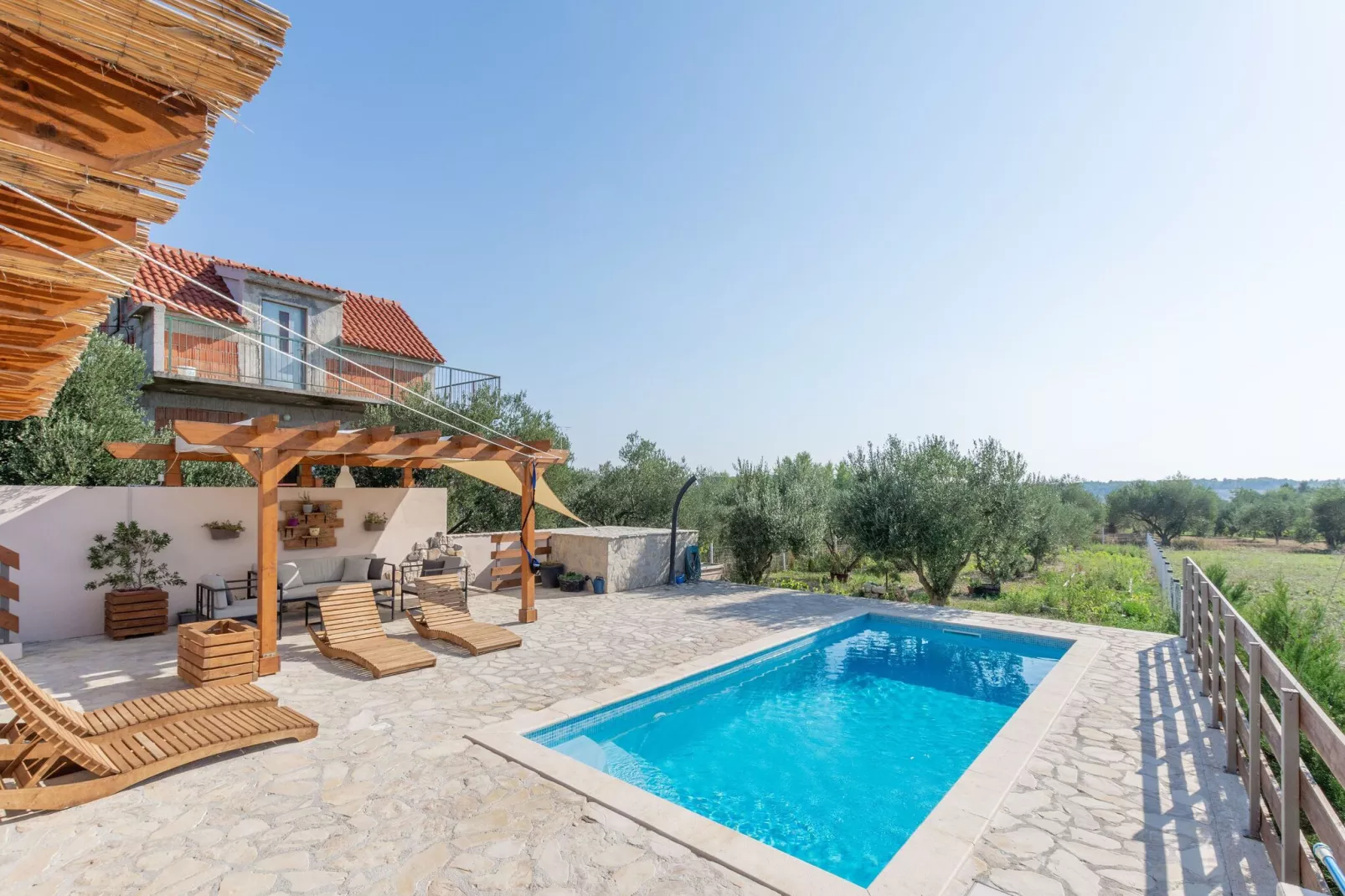 Tare Holiday Home-Schwimmbad