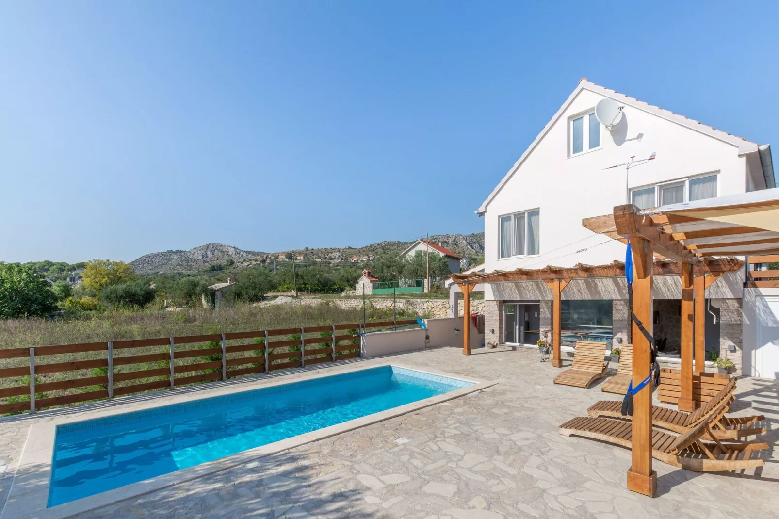 Tare Holiday Home-Schwimmbad