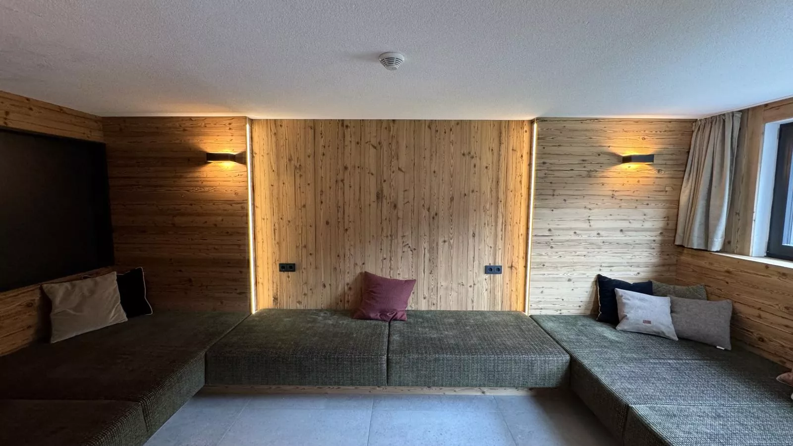 Alpenlodge Pettneu Lodge 2-Living room
