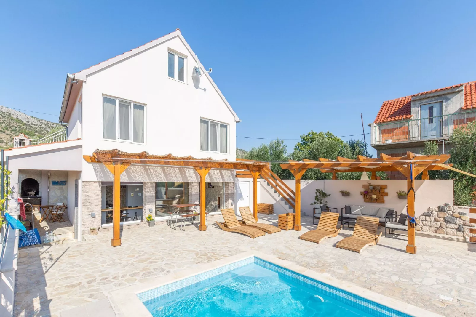 Tare Holiday Home-Schwimmbad