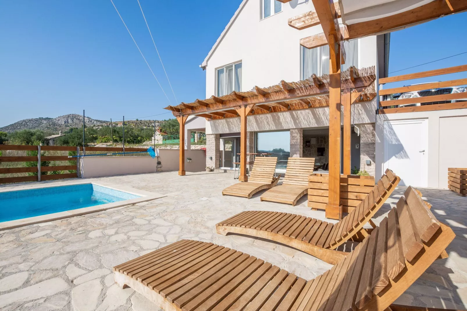 Tare Holiday Home-Schwimmbad