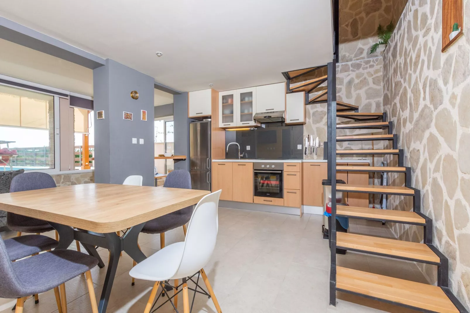 Tare Holiday Home-Esszimmer