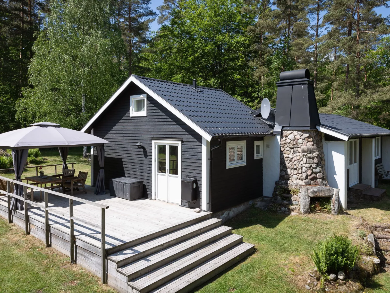 Munkhalla Utsikten-Outside