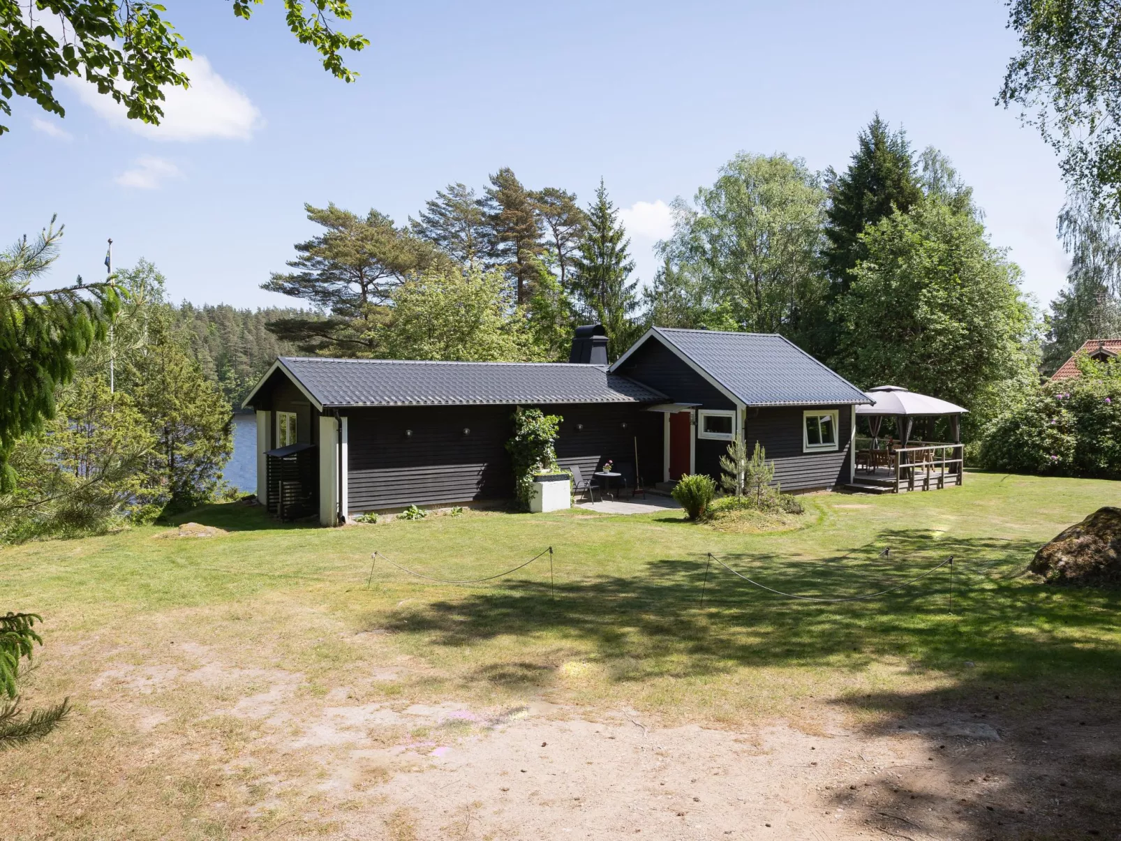 Munkhalla Utsikten-Outside