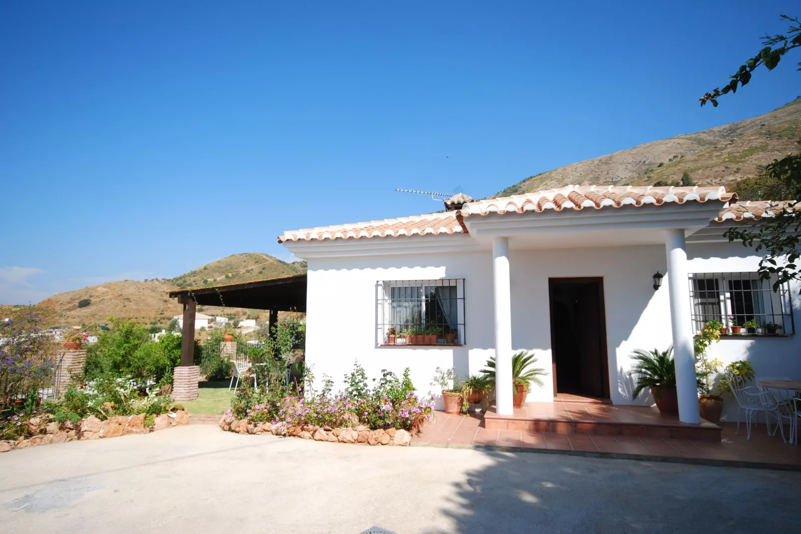 El Rocio-Exterior summer