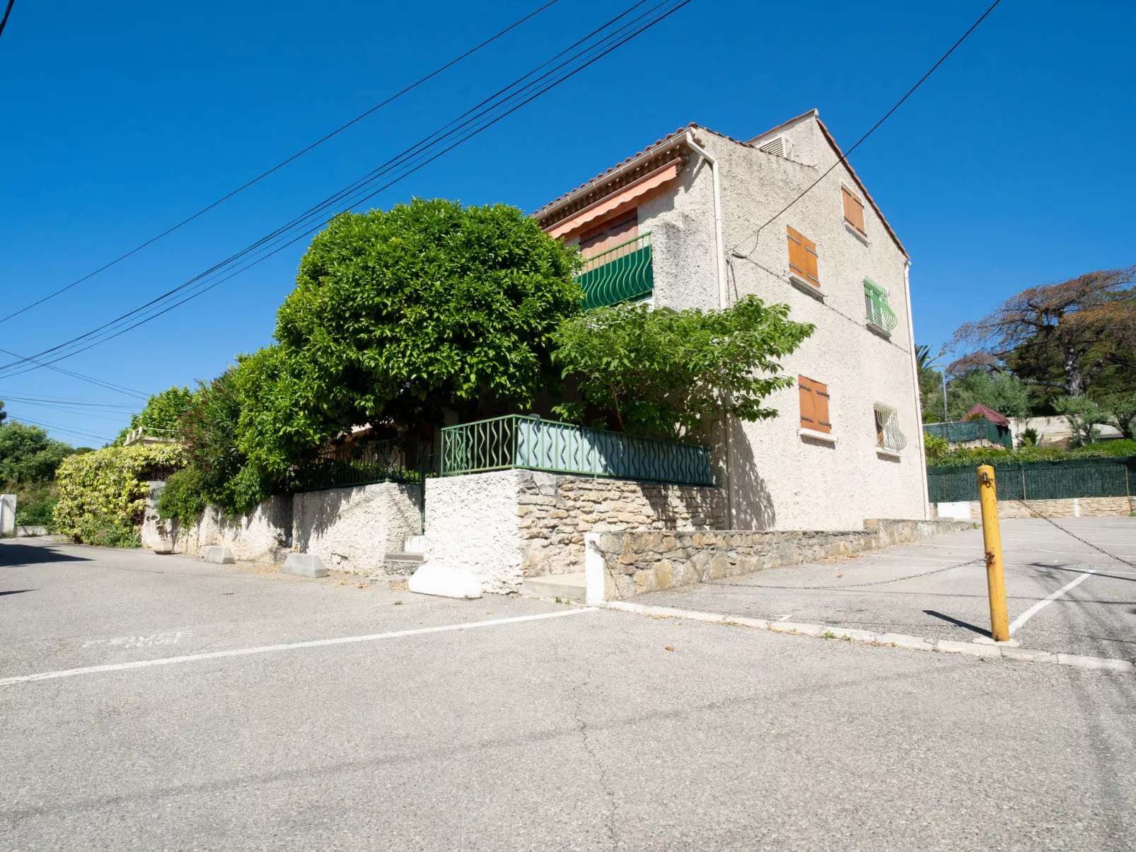 Le Lido-Outside