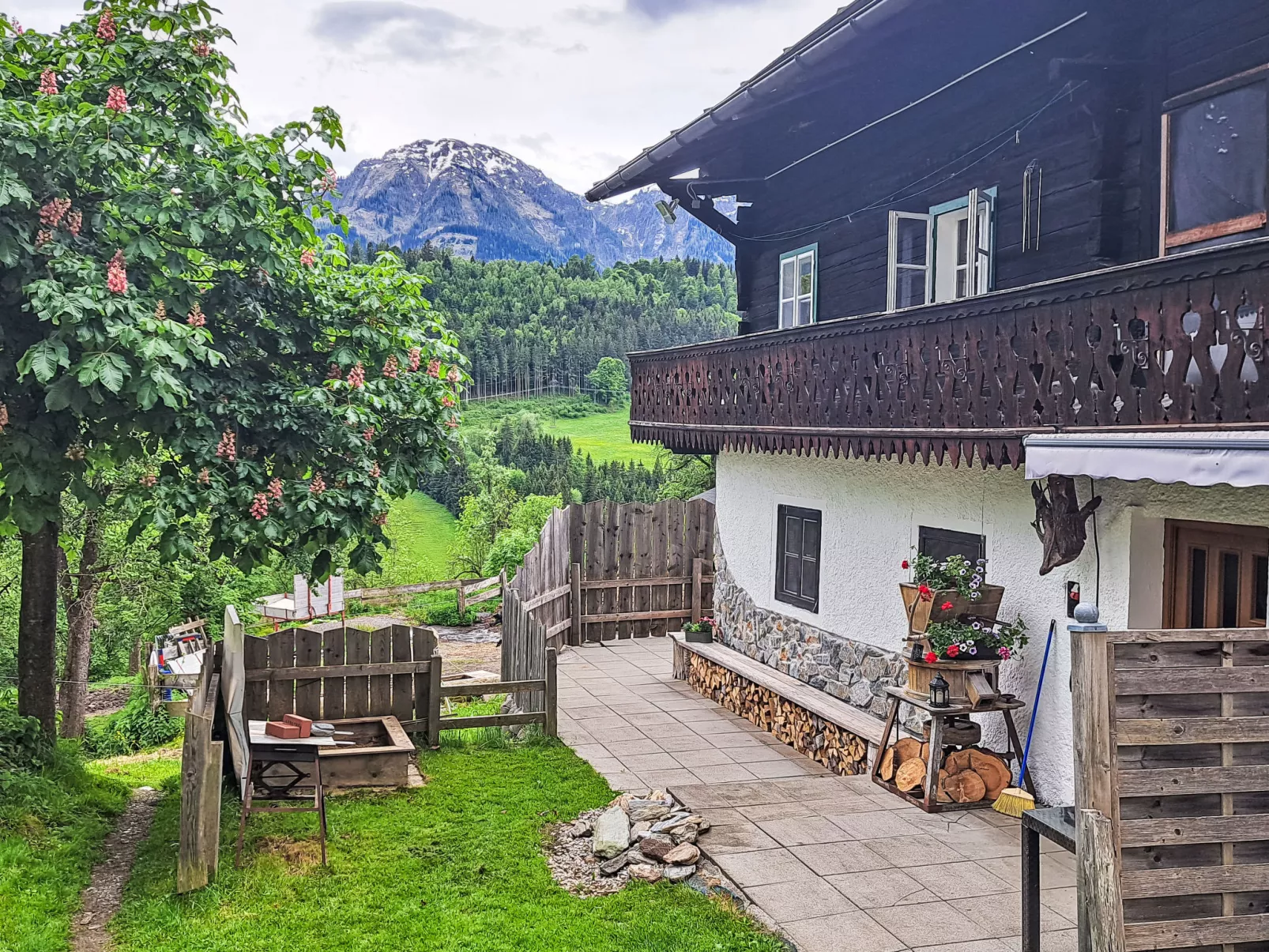 Lehen-Outside
