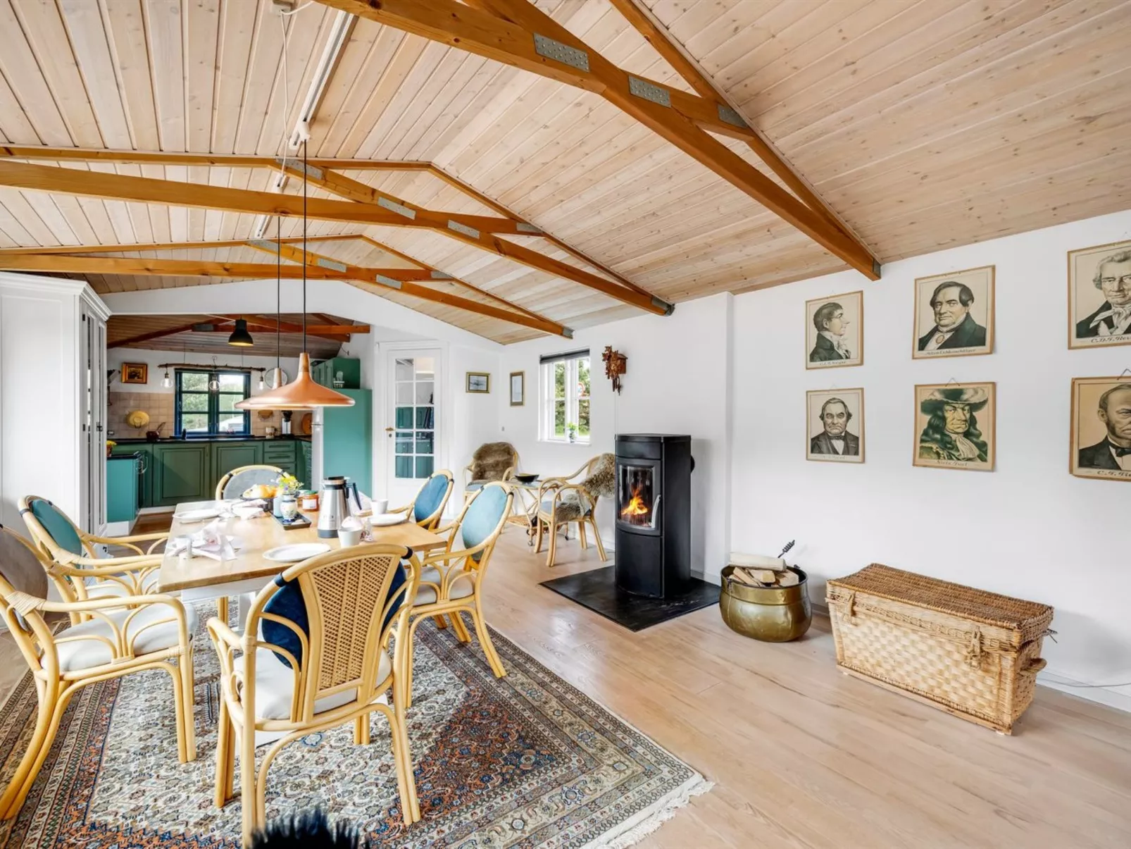 "Aviaya" - 350m from the sea-Inside