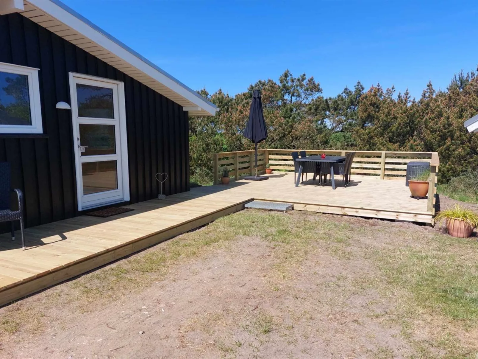 "Elgin" - 1.8km from the sea-Outside