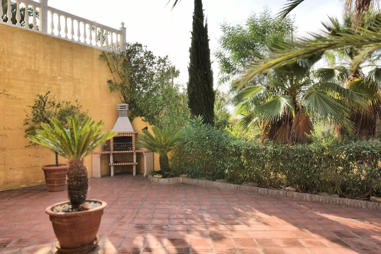 Casa Esmeralda-Gardens summer