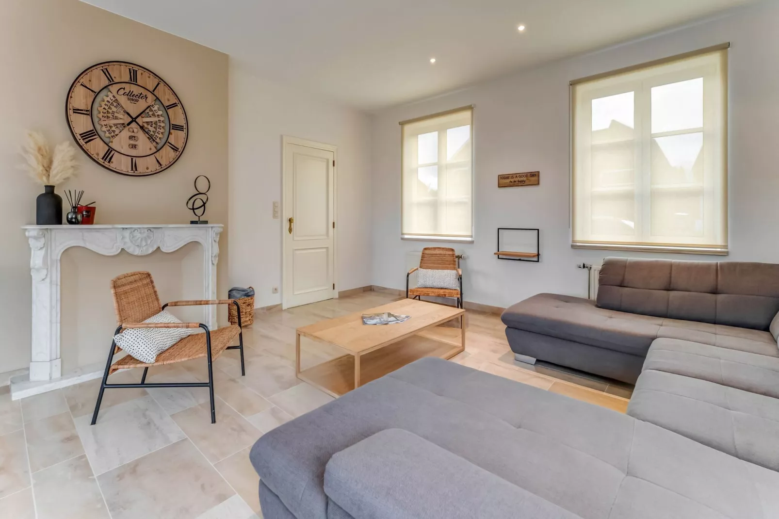 Luxe vakantiewoning met sauna en jacuzzi in Heers-Wohnzimmer