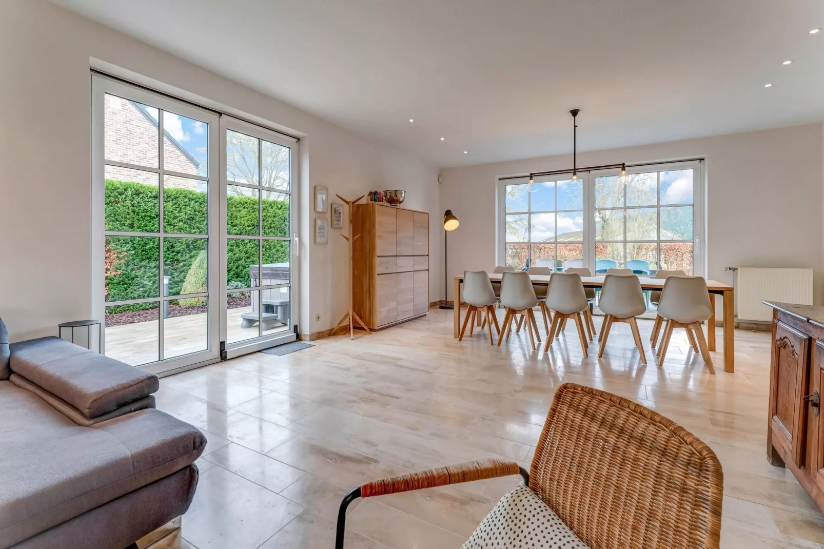 Luxe vakantiewoning met sauna en jacuzzi in Heers-Esszimmer