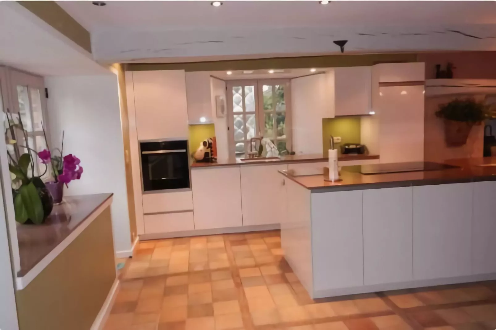 Aubepine-Kitchen