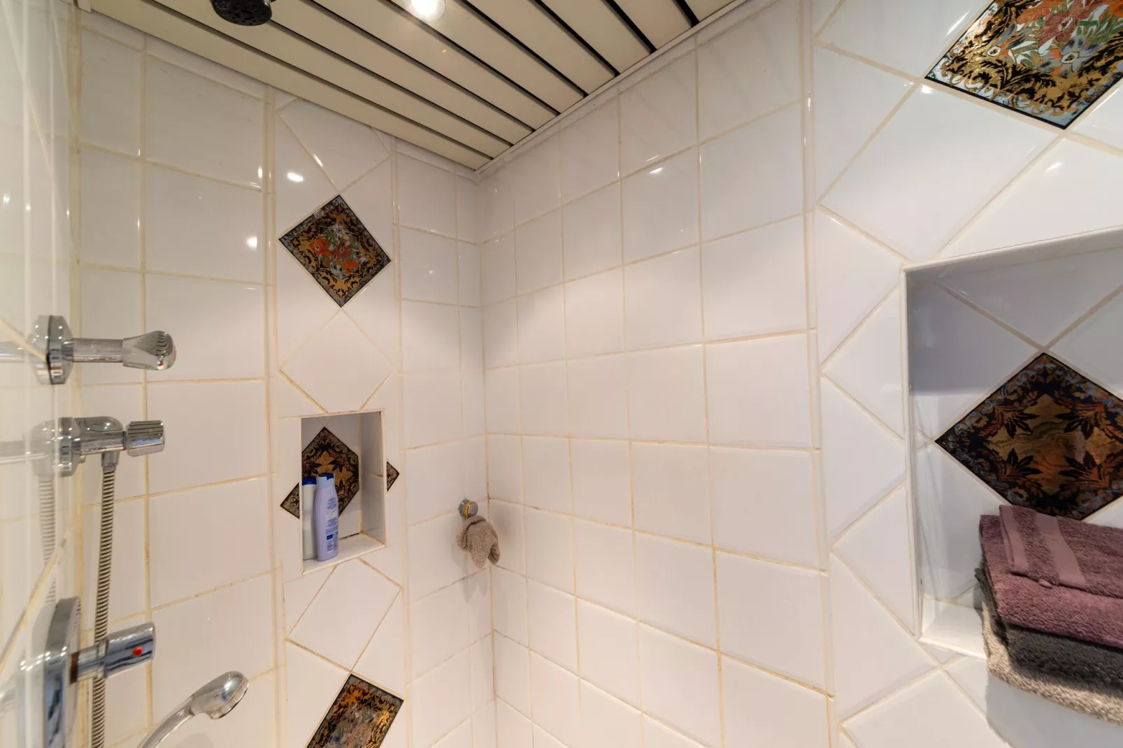 Aubepine-Bathroom