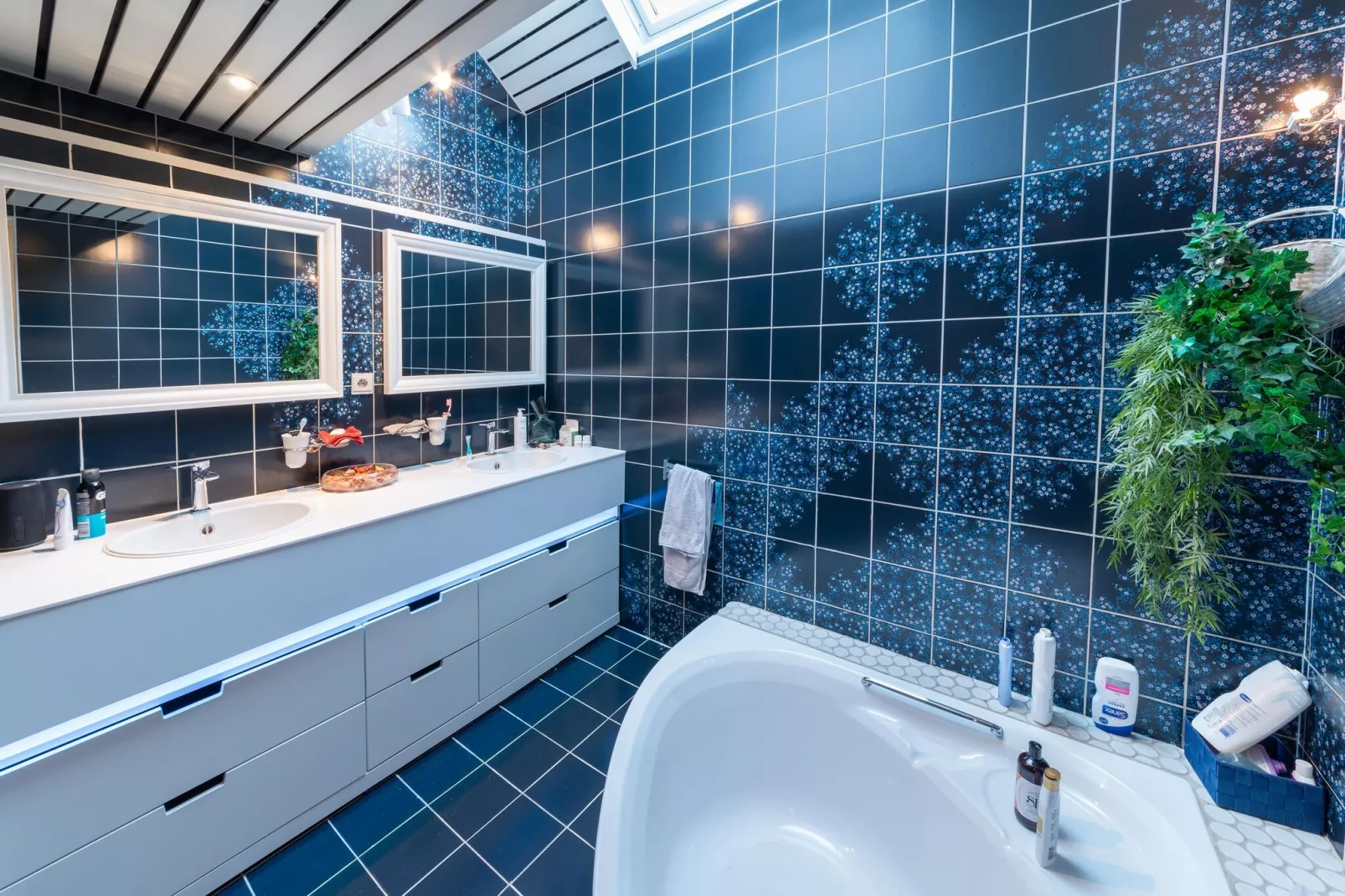 Aubepine-Bathroom