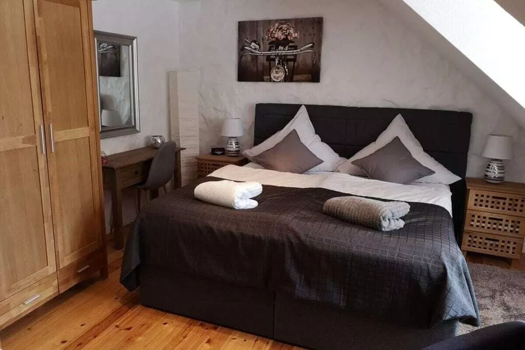 293006-Bedroom