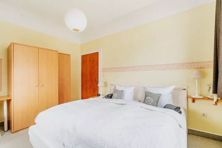 334236-Bedroom