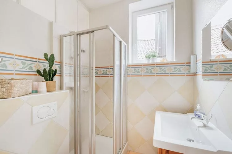 334236-Bathroom