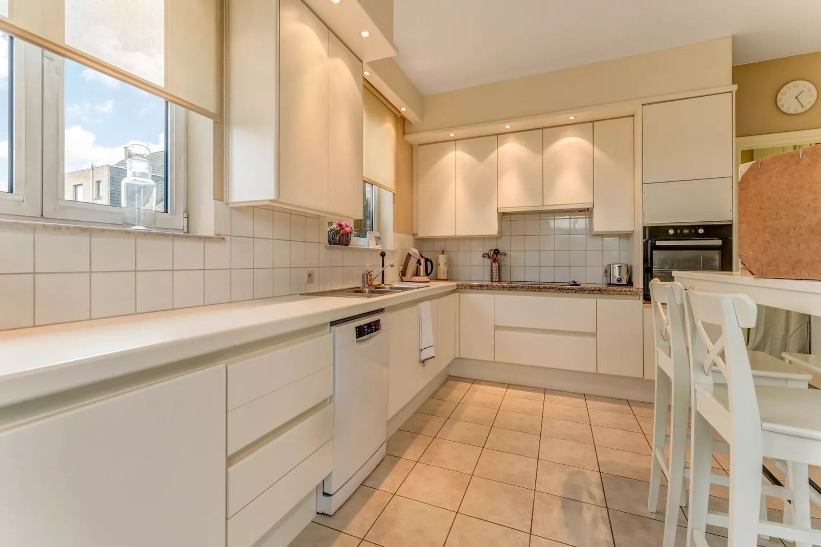 Luxe vakantiewoning met sauna en jacuzzi in Heers-Küche