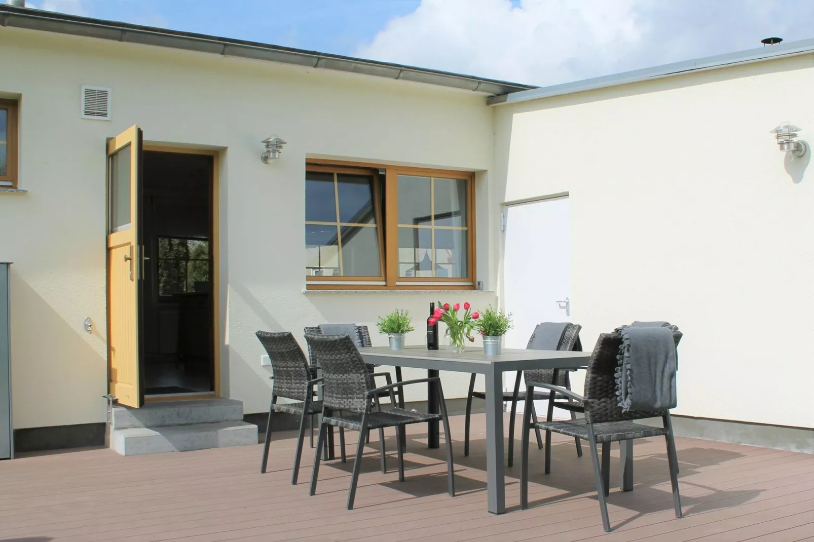 Ferienhaus Im Gutshofpark mit Sauna-Exterior summer