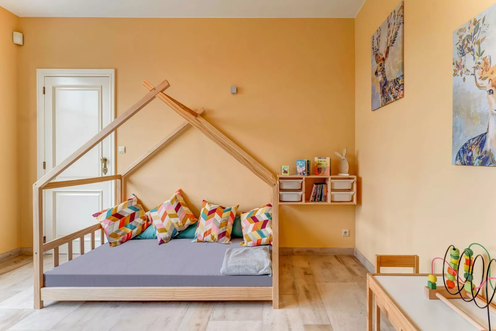 Luxe vakantiewoning met sauna en jacuzzi in Heers-Schlafzimmer