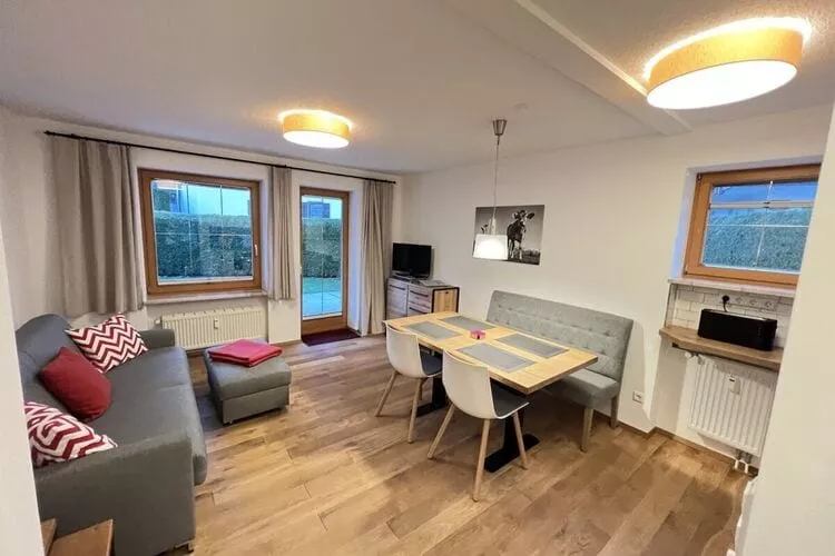 352750-Esszimmer