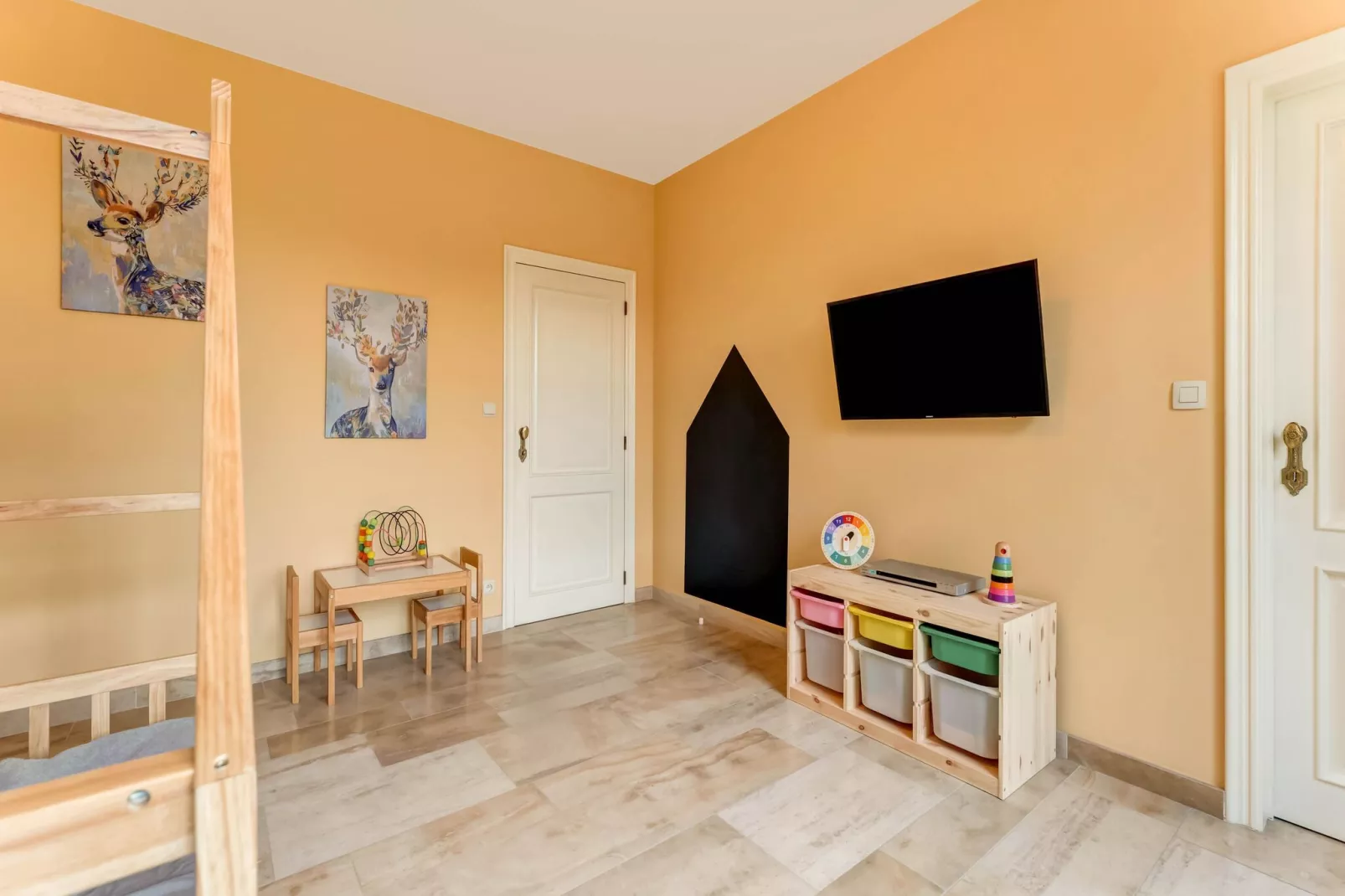 Luxe vakantiewoning met sauna en jacuzzi in Heers-Schlafzimmer