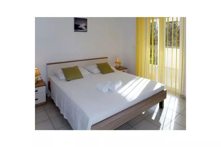418398-Bedroom