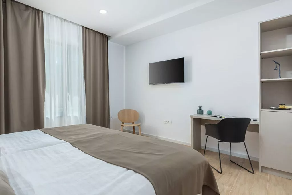 383903-Bedroom