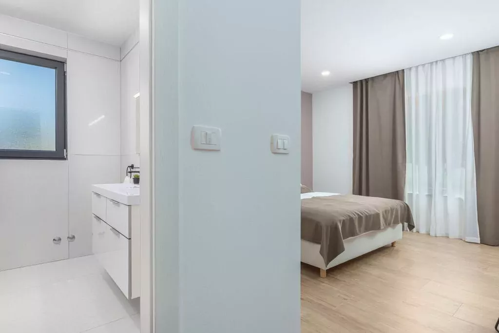 383903-Bedroom