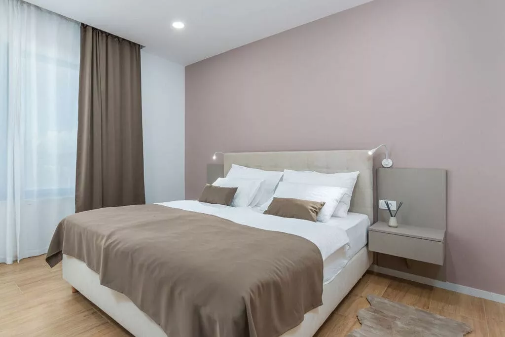 383903-Bedroom