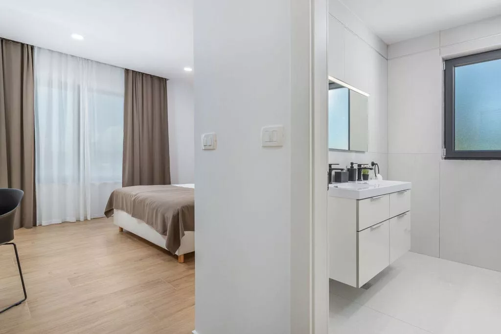 383903-Bedroom