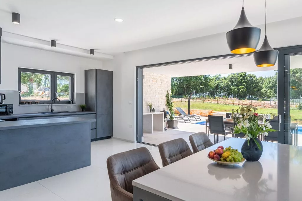 383903-Kitchen