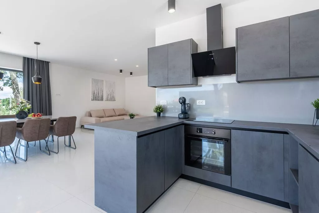 383903-Kitchen